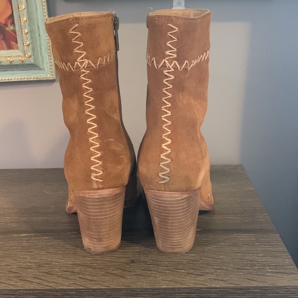 Spell - Picture 3 of 8